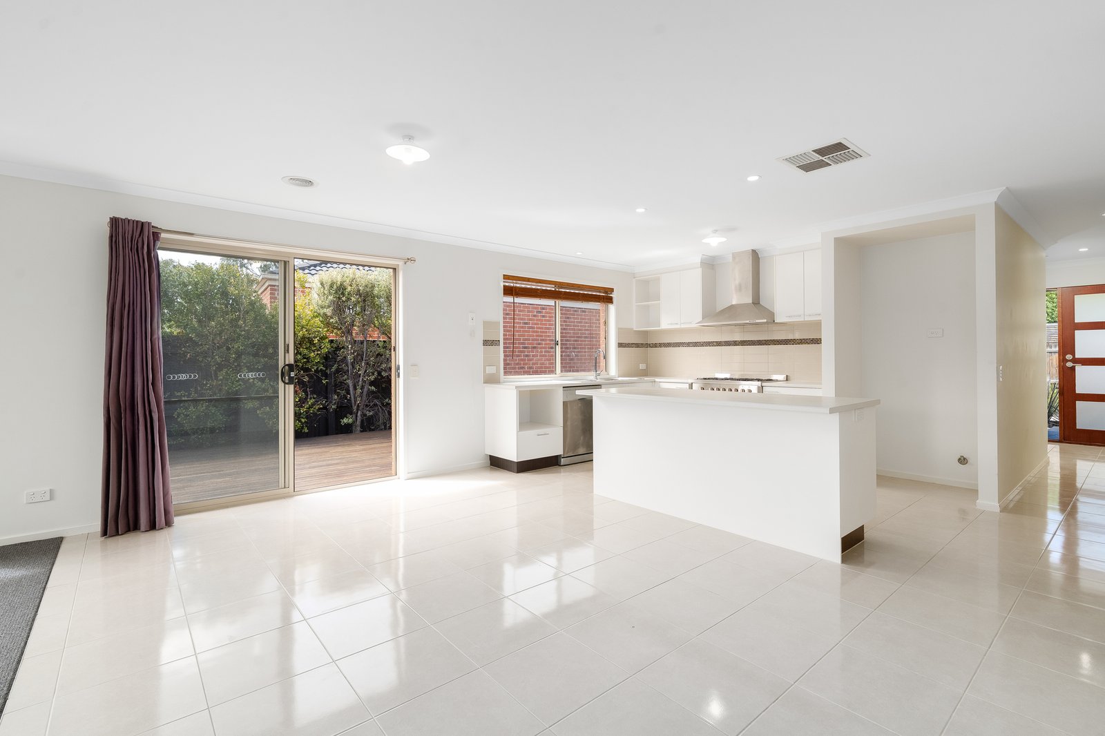 Gallery: 2/16 Martain Avenue