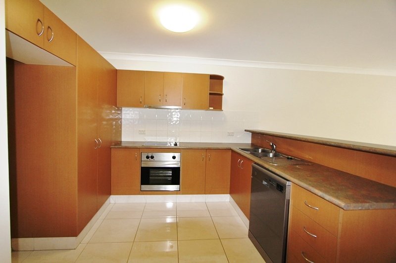 2/16 Marybeth Crescent MOLENDINAR 3