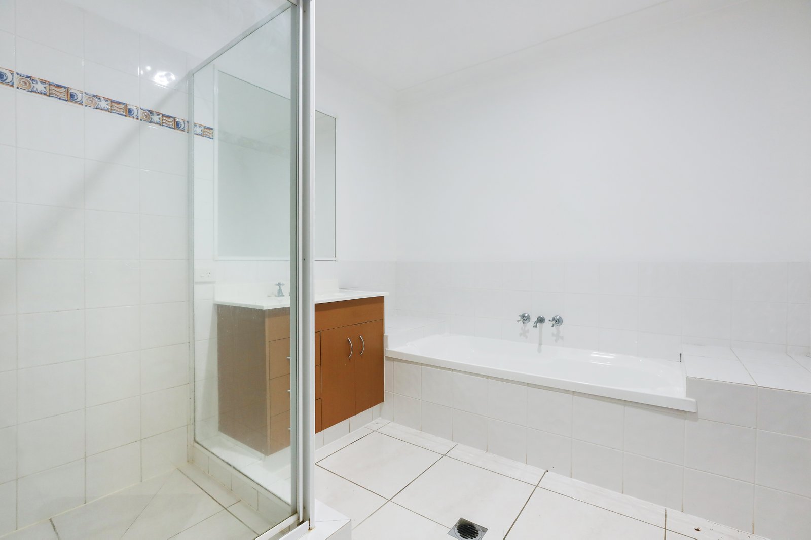 2/16 Marybeth Crescent MOLENDINAR 8