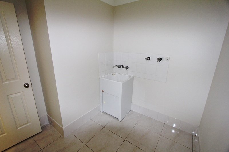 2/16 Marybeth Crescent MOLENDINAR 11