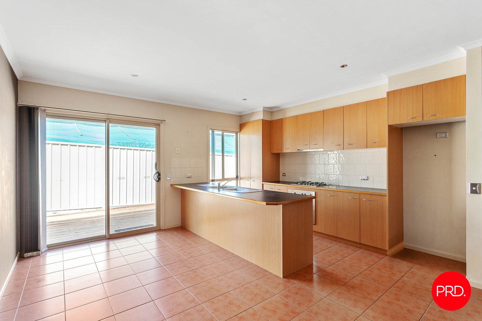 2/16 McLachlan Street GOLDEN SQUARE 6