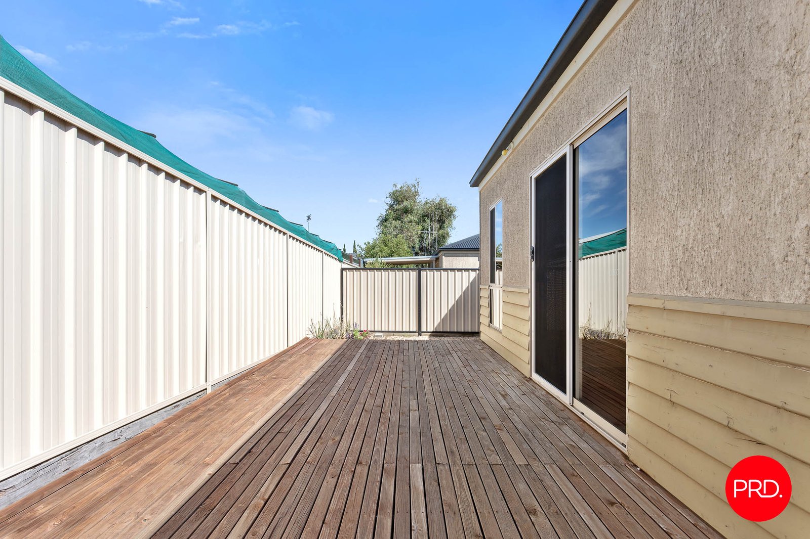 2/16 McLachlan Street GOLDEN SQUARE 11