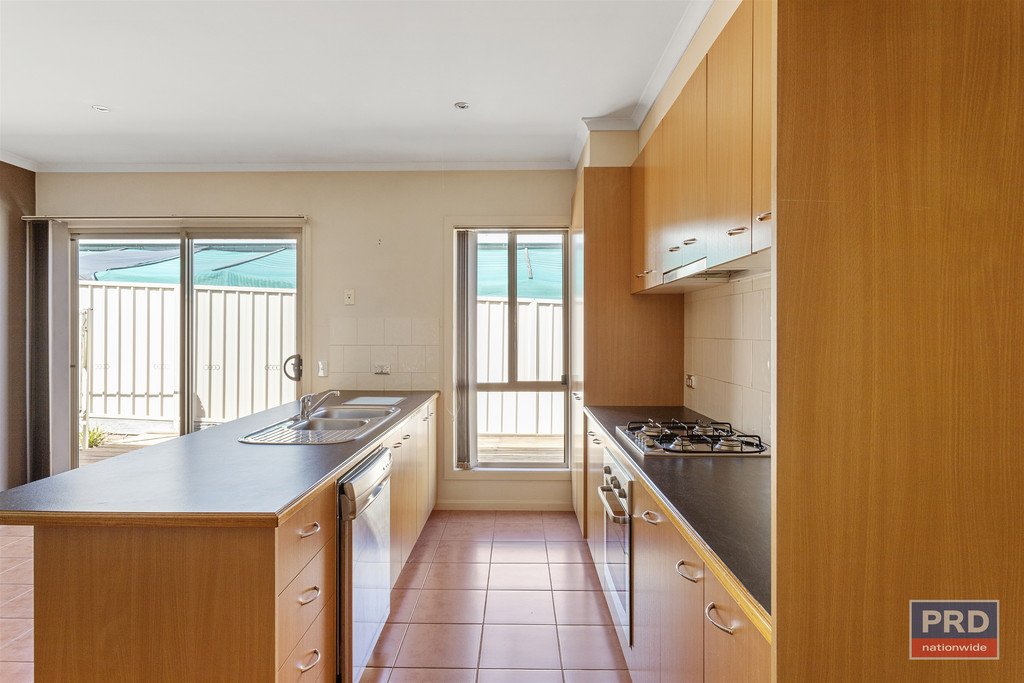 2/16 McLachlan Street GOLDEN SQUARE 3