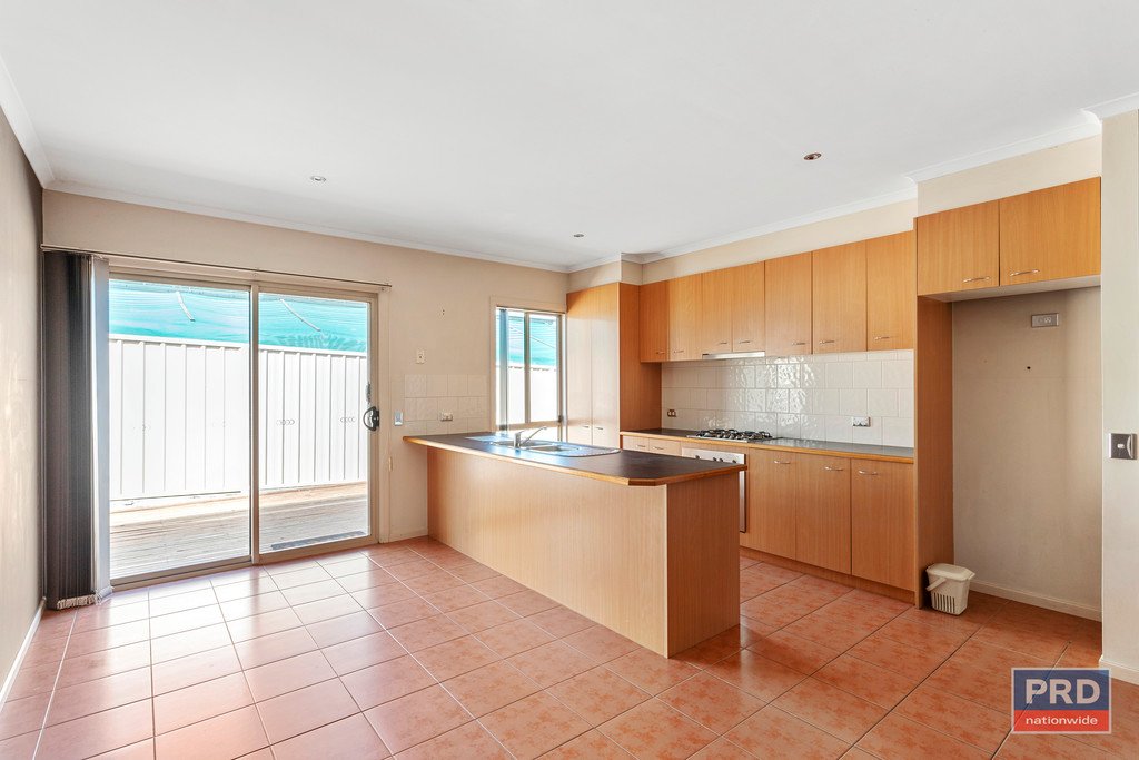 2/16 McLachlan Street GOLDEN SQUARE 4