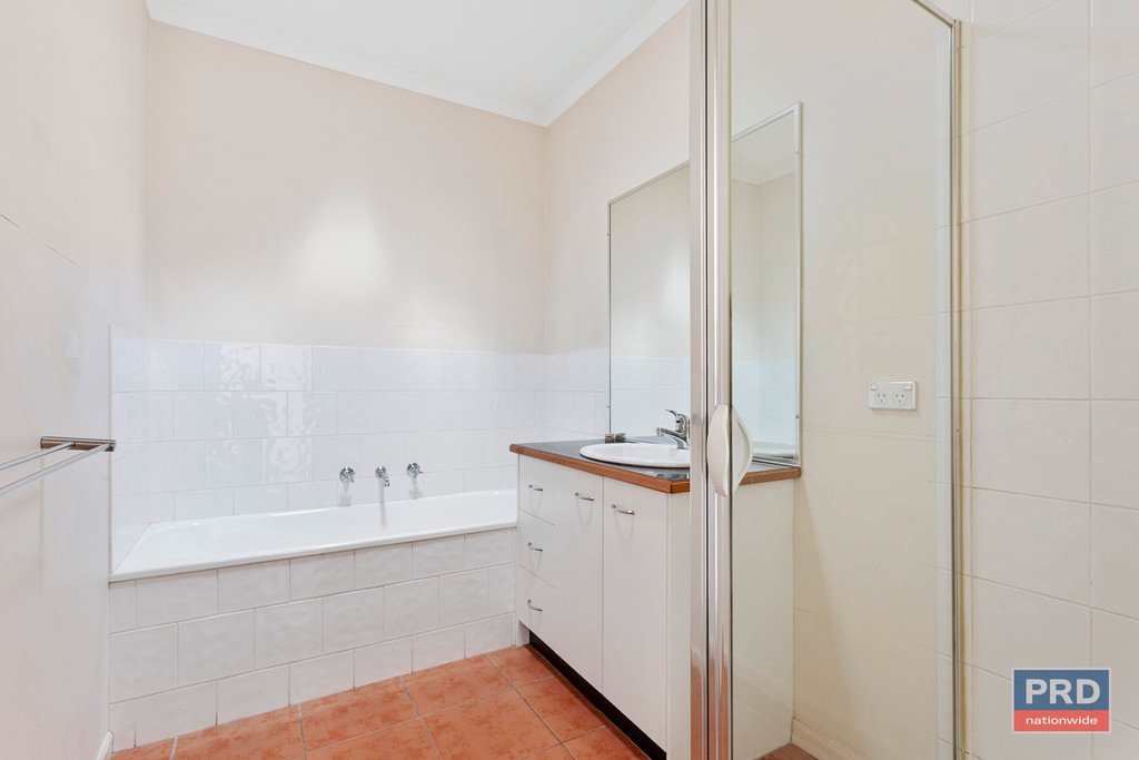 2/16 McLachlan Street GOLDEN SQUARE 9