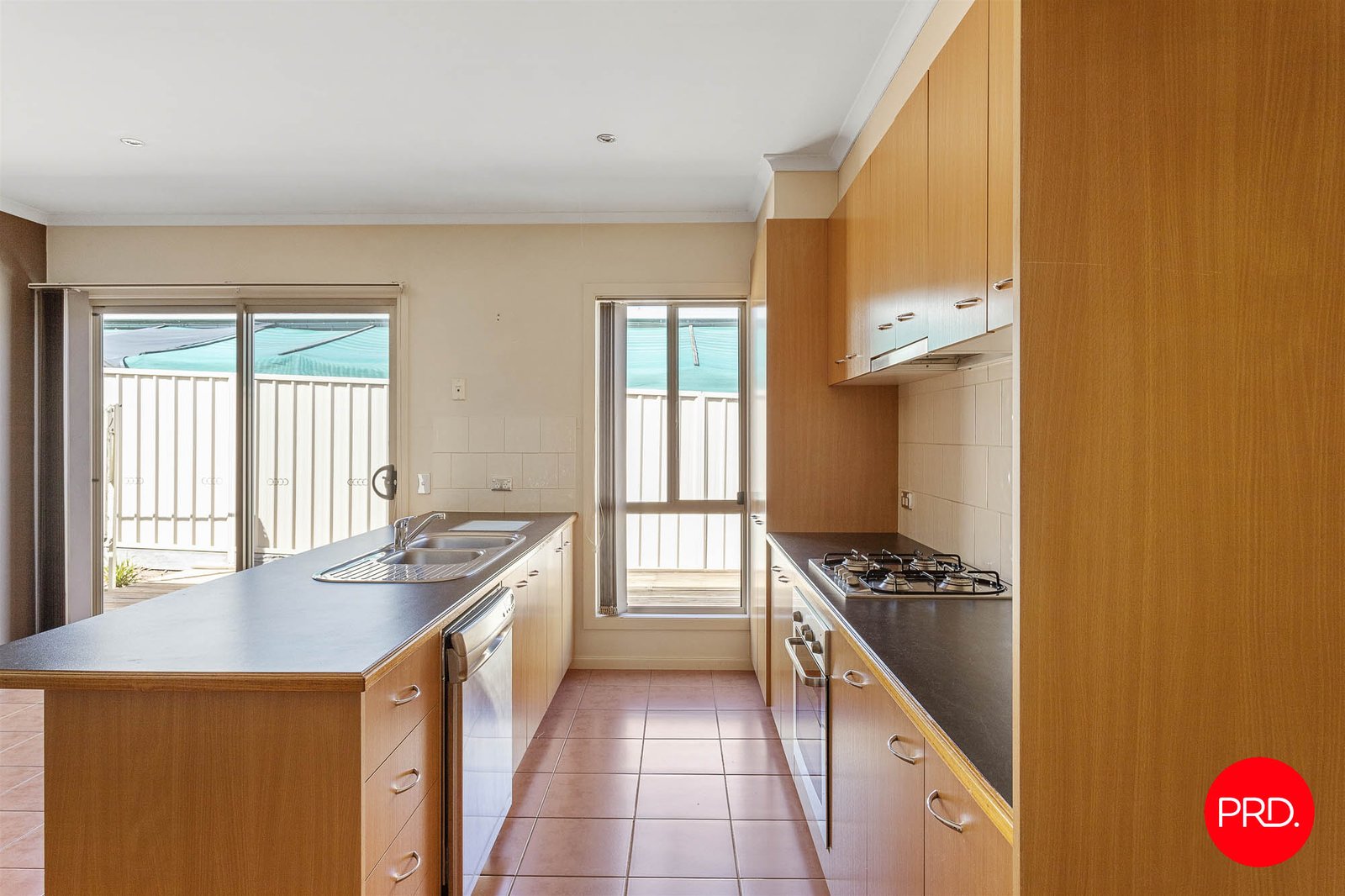 2/16 McLachlan Street GOLDEN SQUARE 8