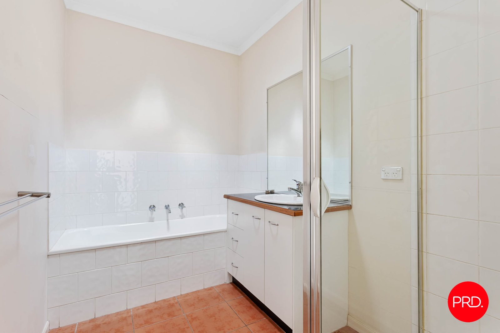 2/16 McLachlan Street GOLDEN SQUARE 11