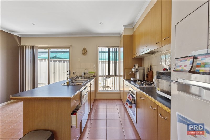 2/16 McLachlan Street GOLDEN SQUARE 2