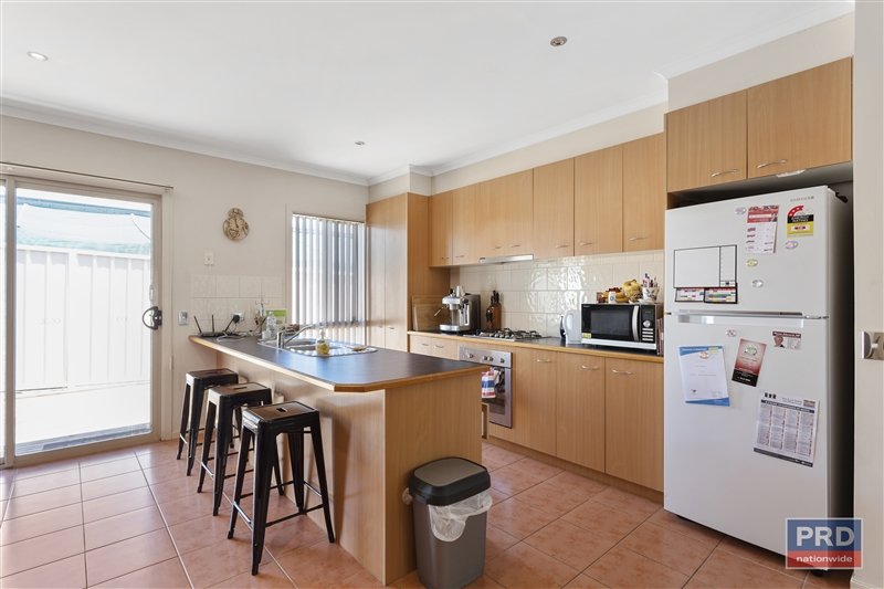 2/16 McLachlan Street GOLDEN SQUARE 3