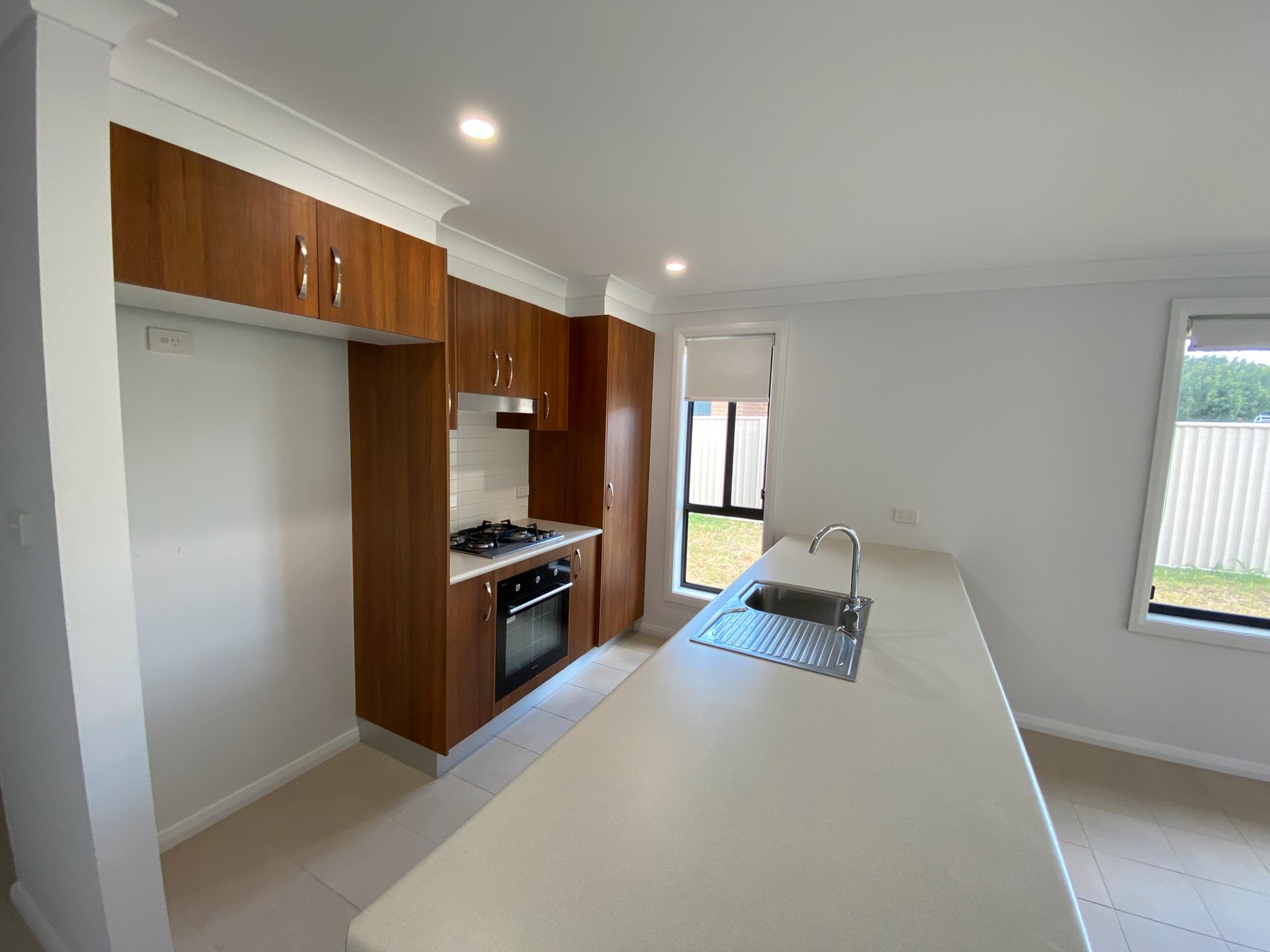 2/16 Mustang Close TAMWORTH 5