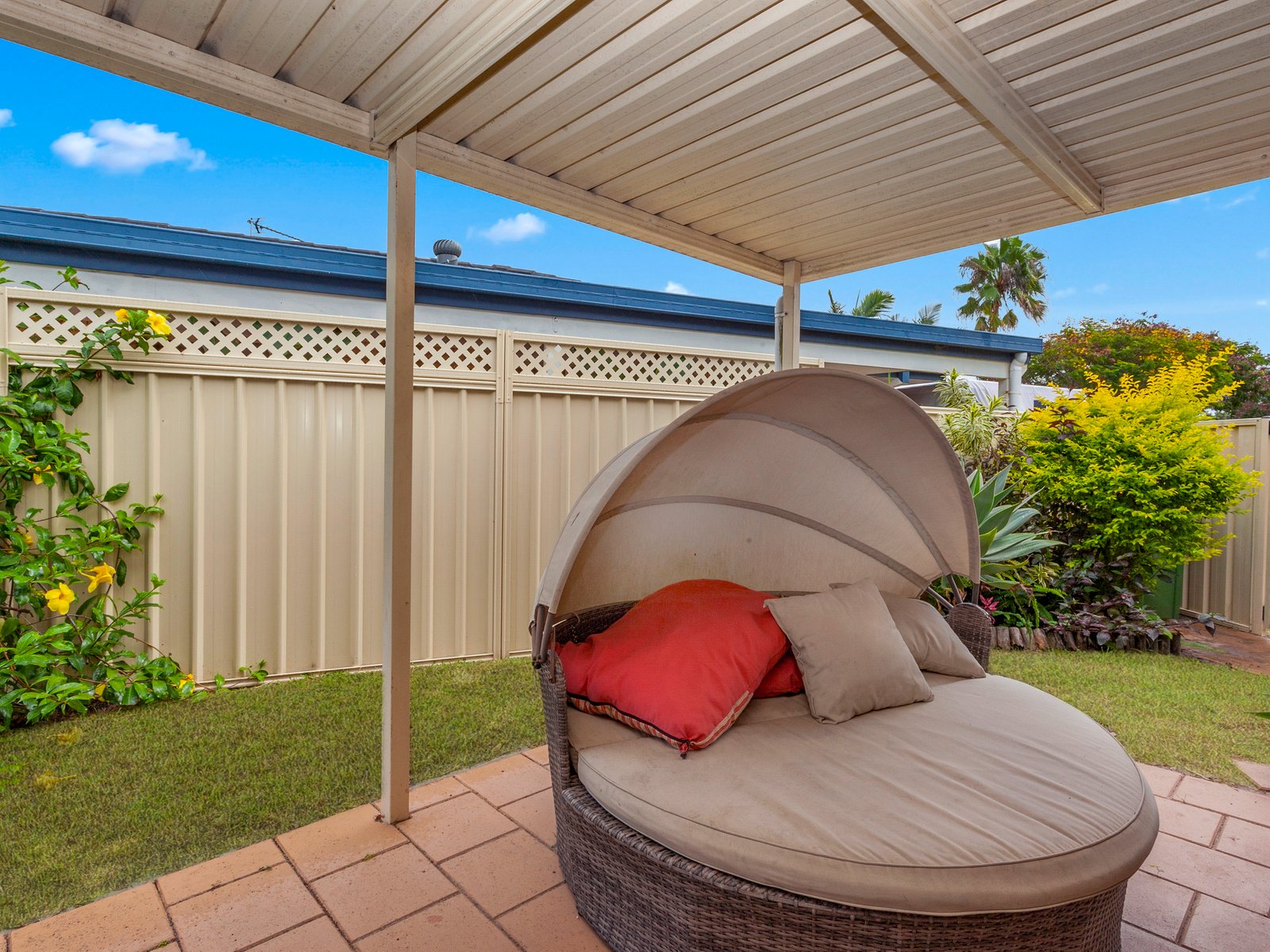 2/16 Peacock Place BURLEIGH WATERS 9