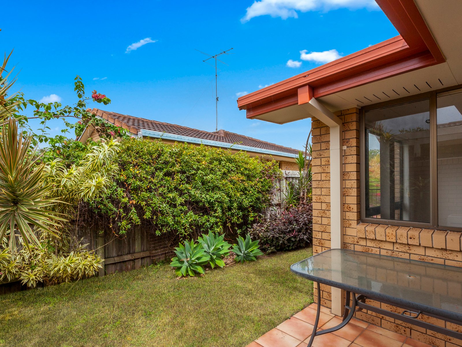 2/16 Peacock Place BURLEIGH WATERS 10