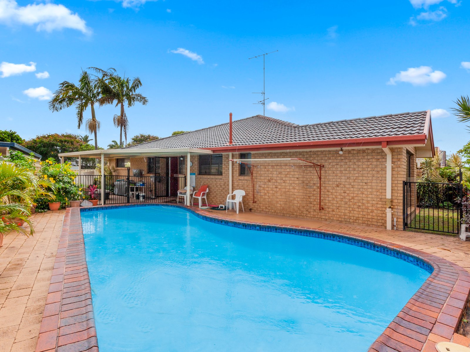 2/16 Peacock Place BURLEIGH WATERS 11