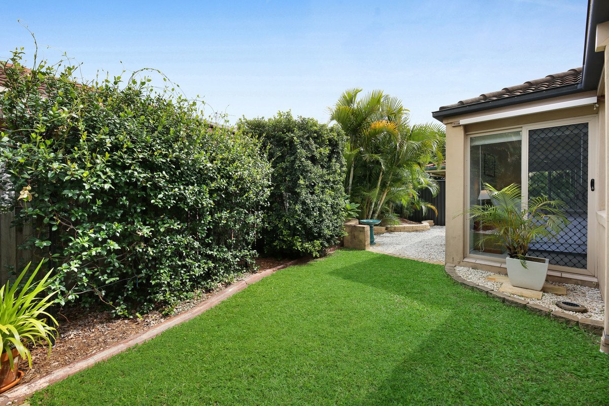 2/16 Randwick Court VARSITY LAKES 5