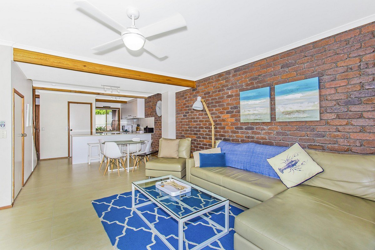 2/16 Seaview Street KINGSCLIFF 4