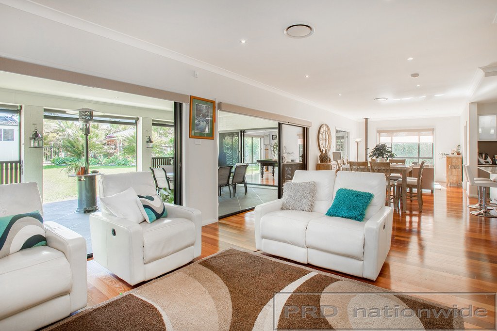 216 Somerset Drive THORNTON 19