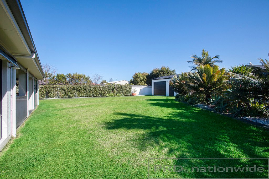 216 Somerset Drive THORNTON 24