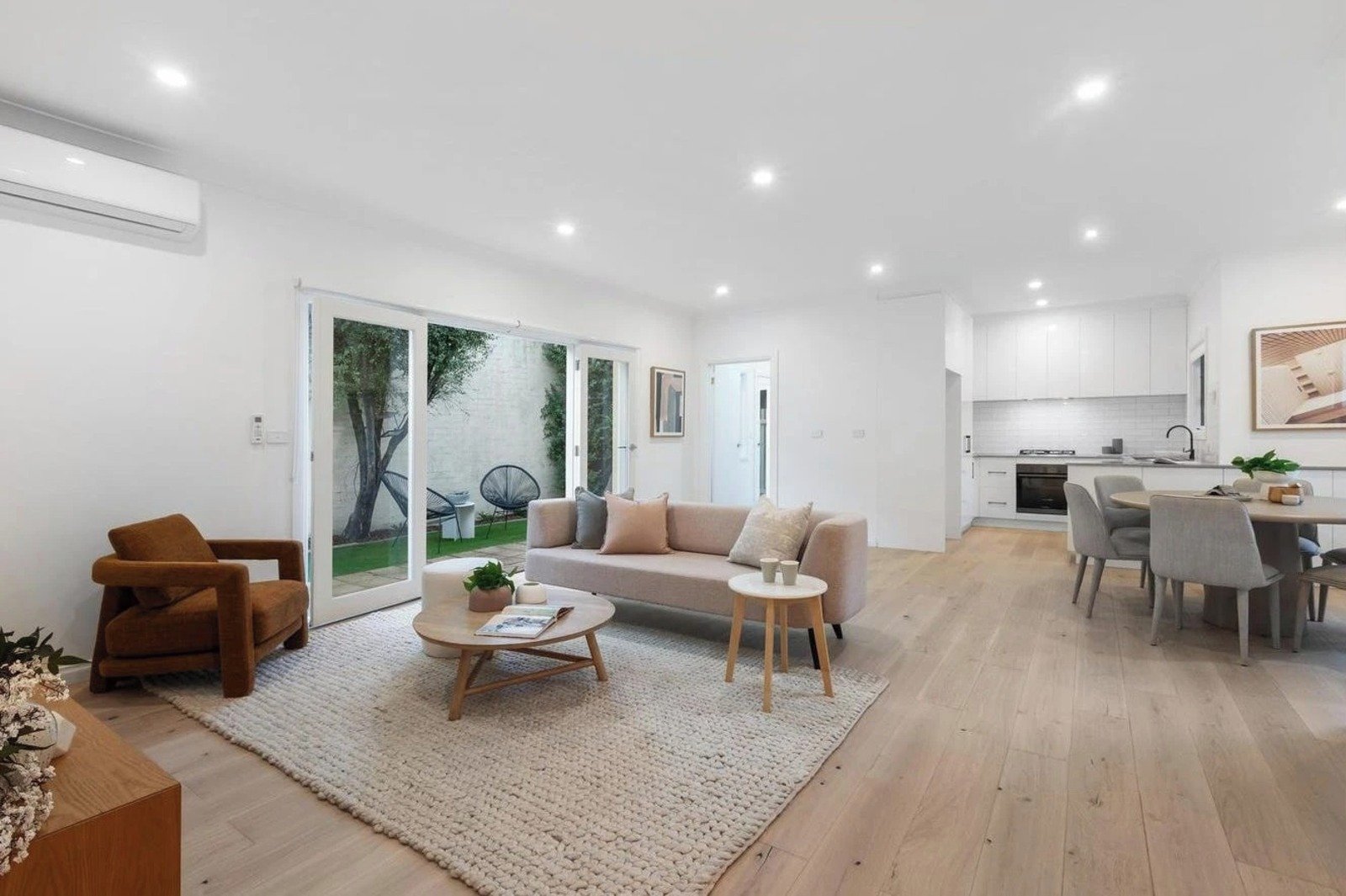 Gallery: 2/16 View Street
