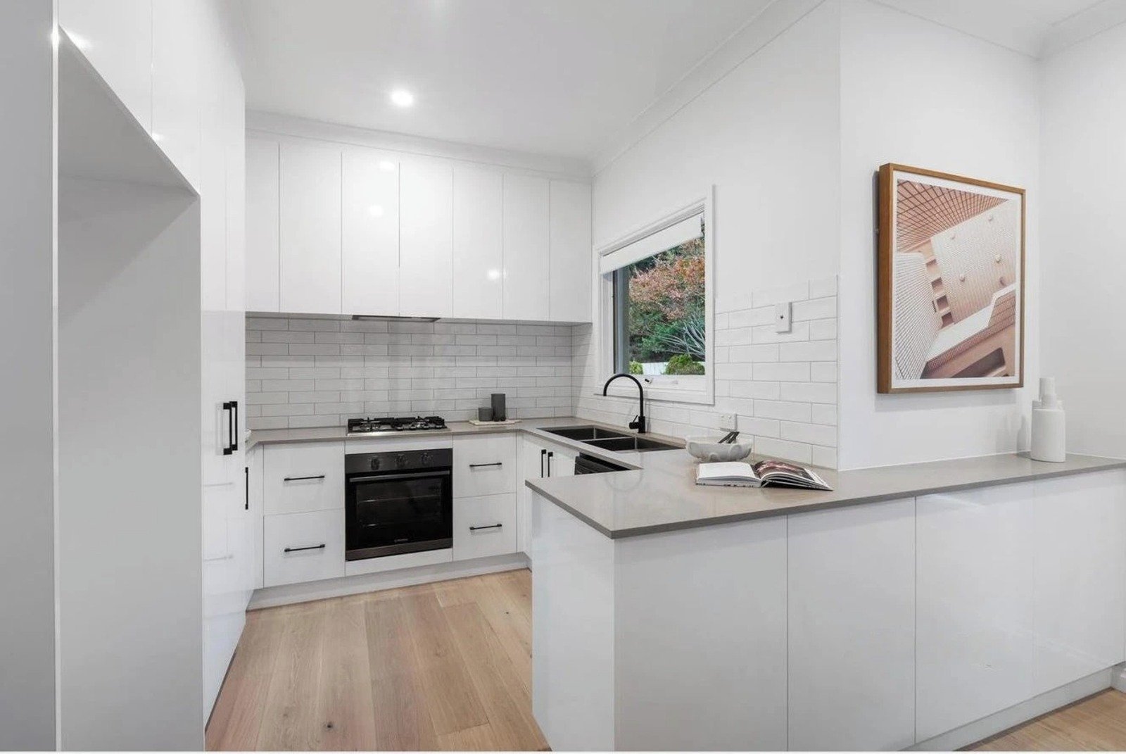 Gallery: 2/16 View Street