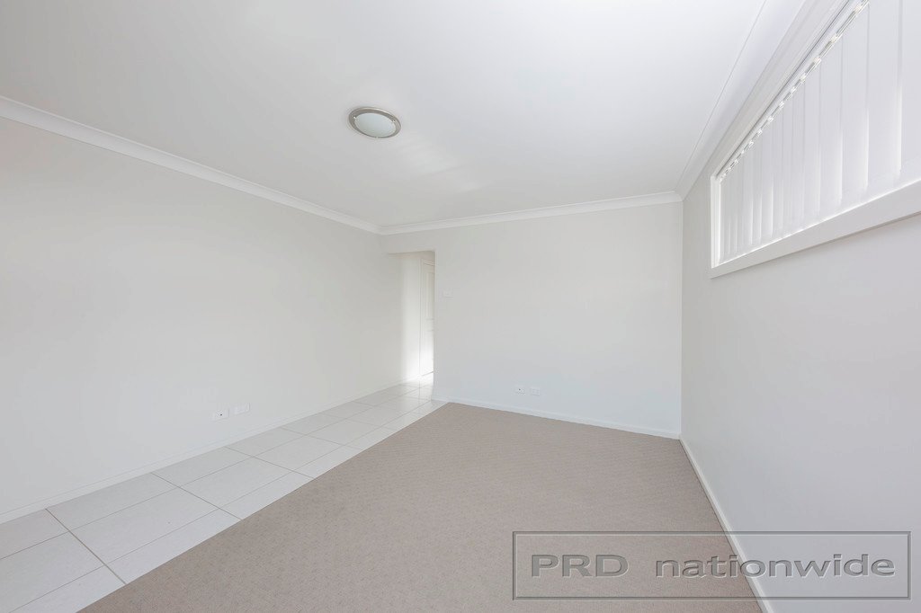 2/16 Warbler Ave  ABERGLASSLYN 7