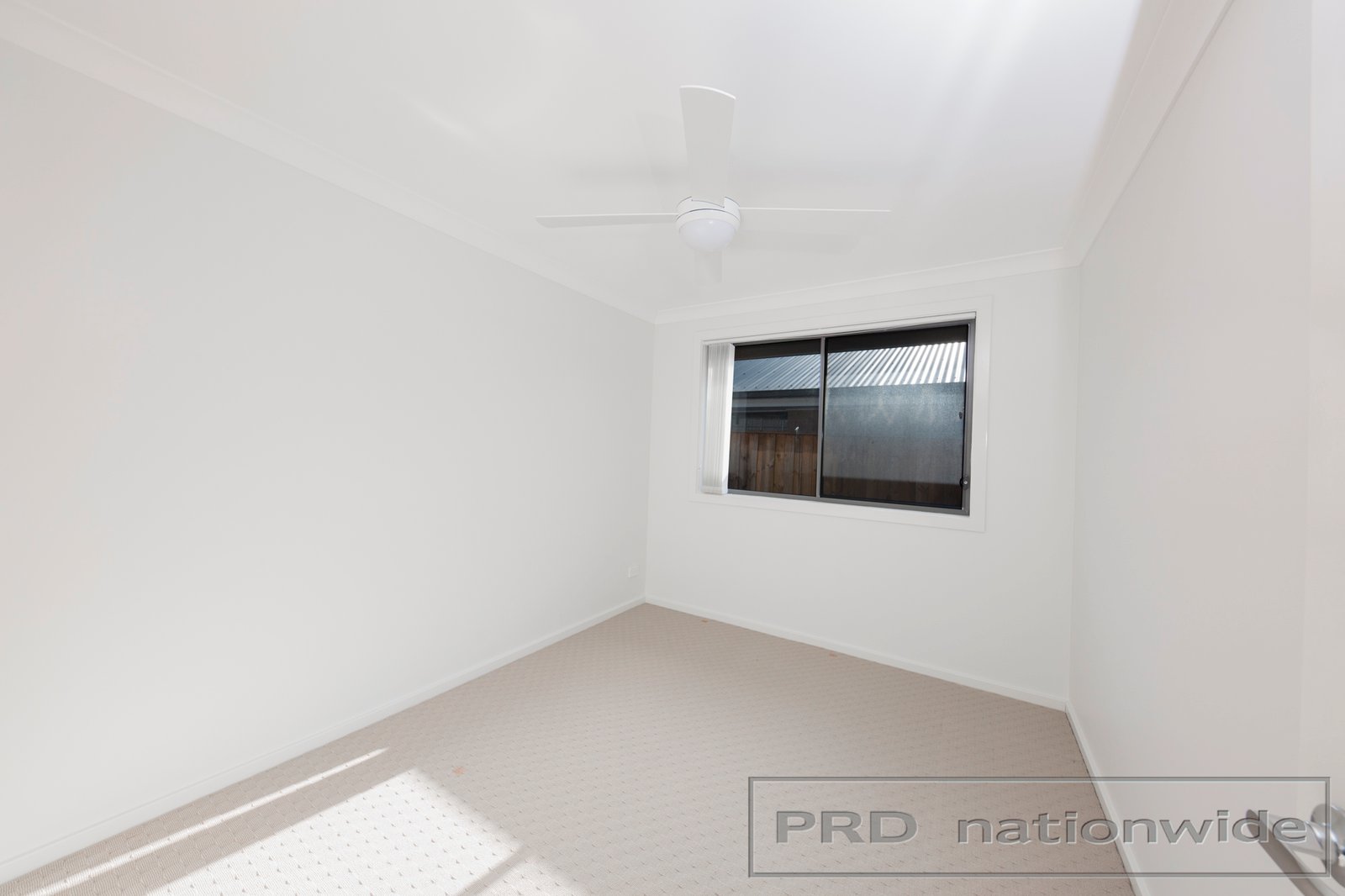 2/16 Warbler Ave  ABERGLASSLYN 8