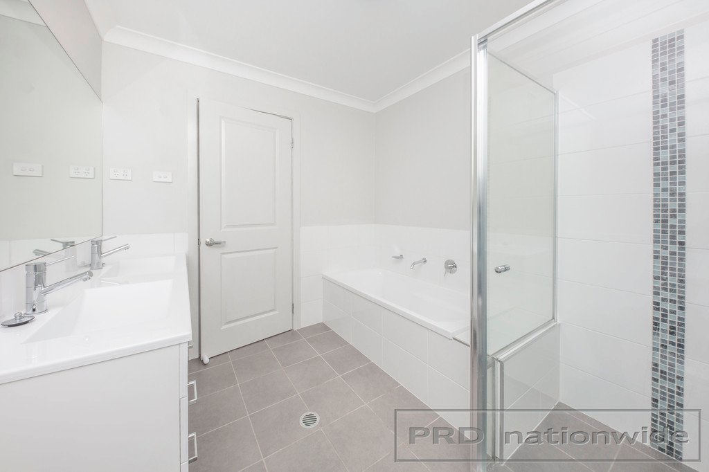 2/16 Warbler Ave  ABERGLASSLYN 11