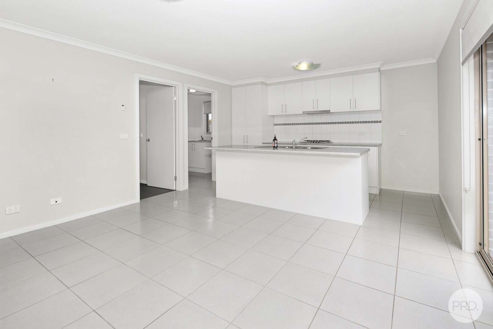2/16 Whitehorse Road MOUNT CLEAR 2