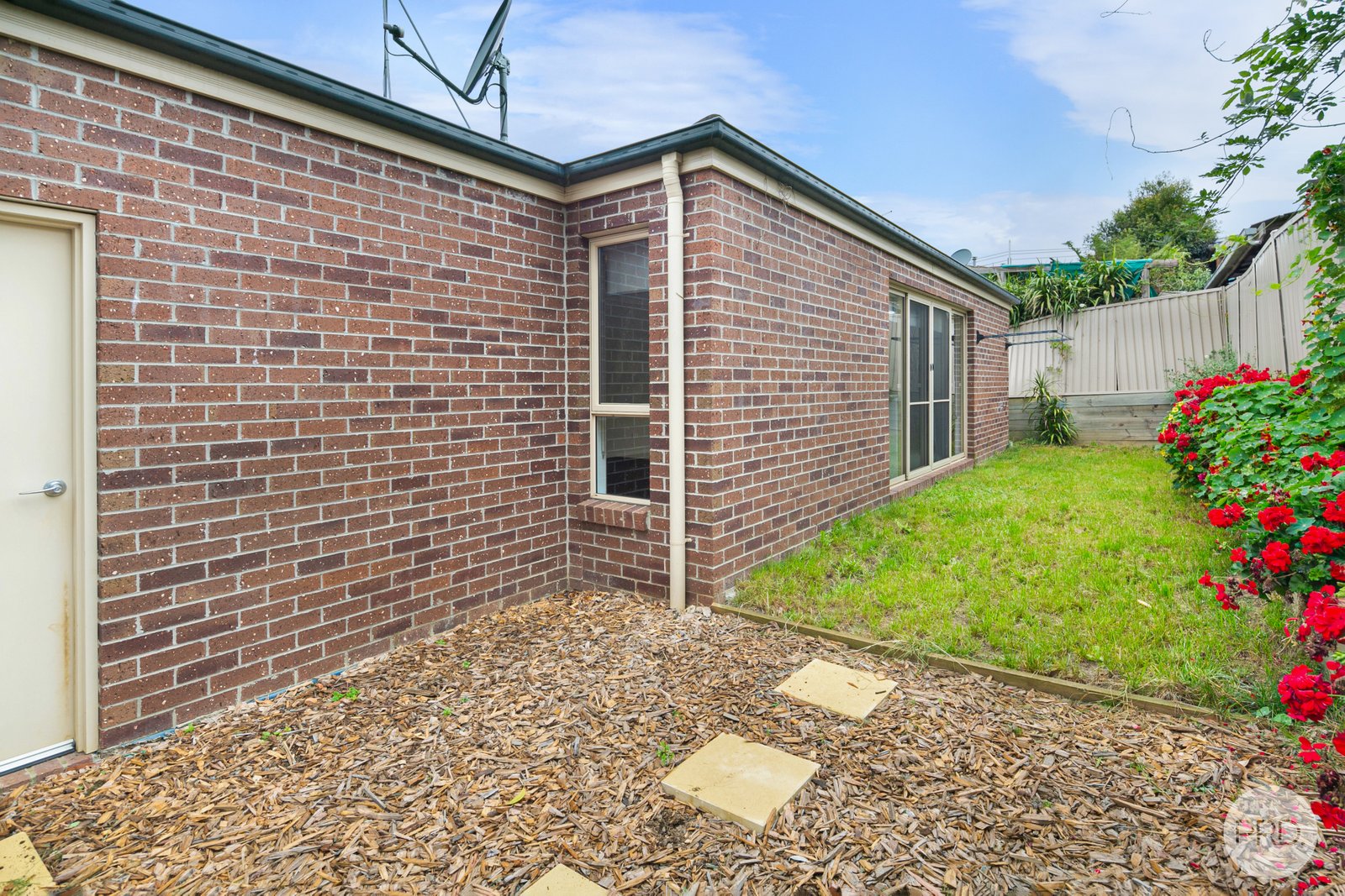 2/16 Whitehorse Road MOUNT CLEAR 9