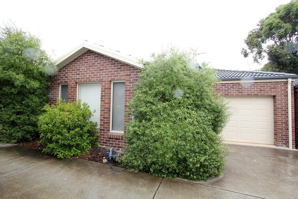 2/16 Whitehorse Road MOUNT CLEAR 1