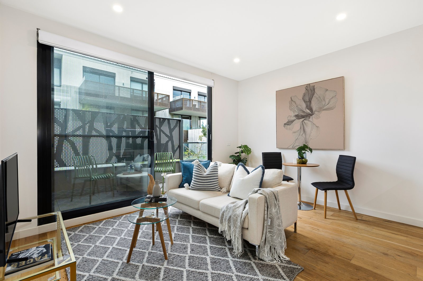 Gallery: 216/26 Warleigh Grove