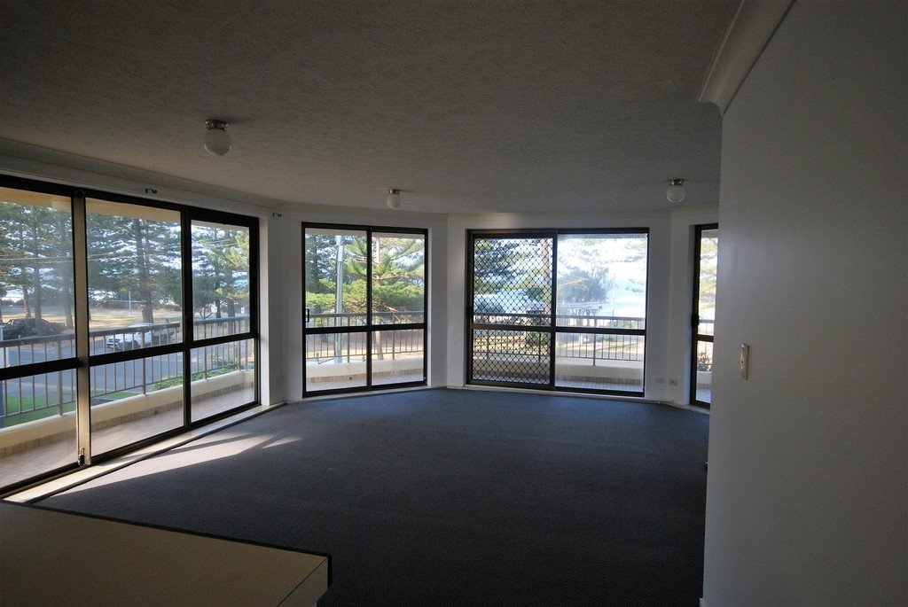 2/164 THE Esplanade BURLEIGH HEADS 4