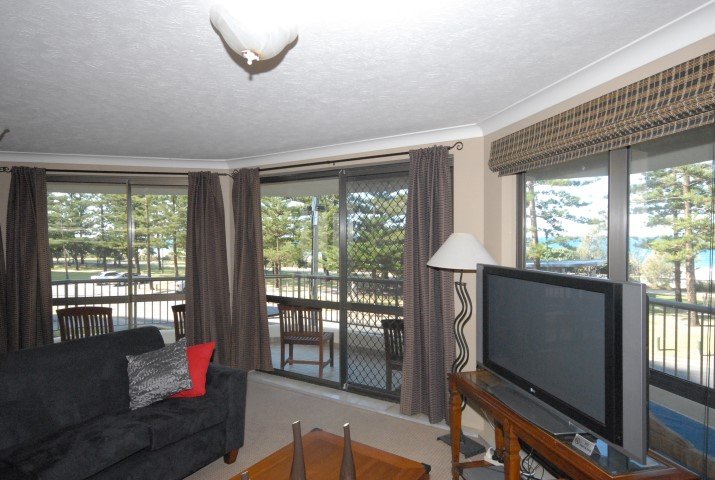 2/164 THE Esplanade BURLEIGH HEADS 4