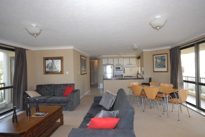 2/164 THE Esplanade BURLEIGH HEADS 5