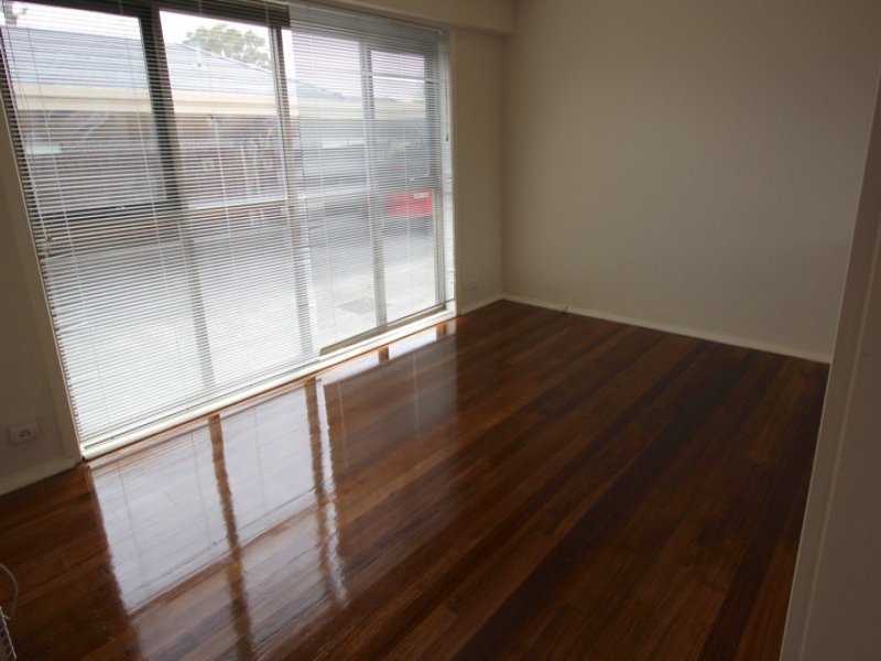 Gallery: 2/164 Warrigal Road