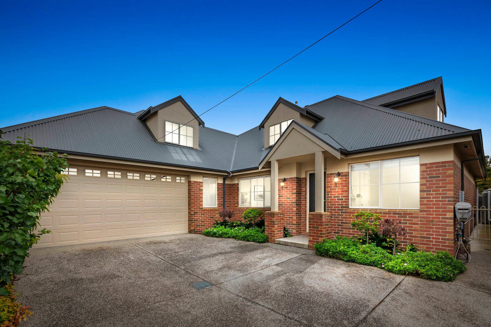 2/165 Minerva Road, Newtown