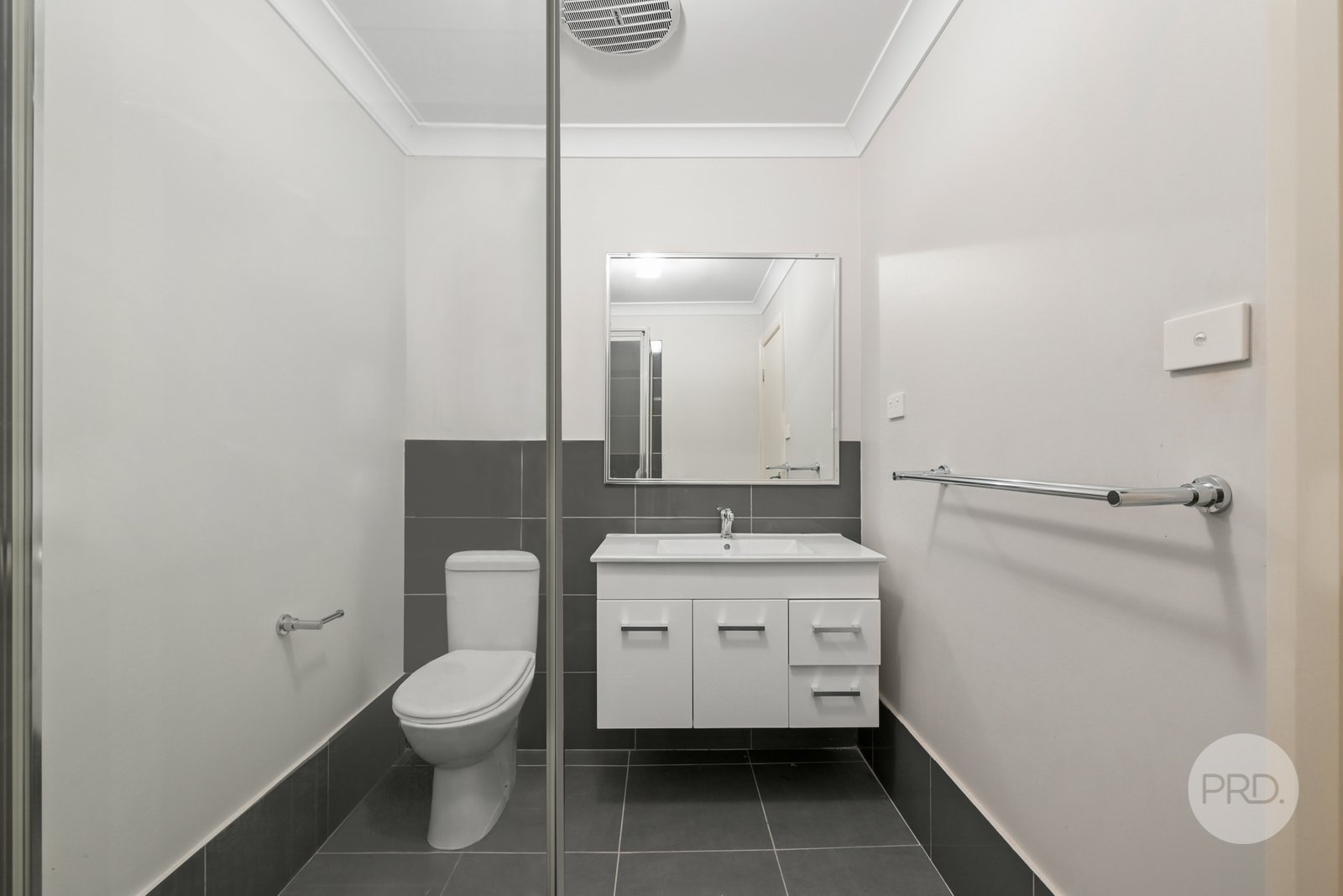 2/166 Jamison Road SOUTH PENRITH 9