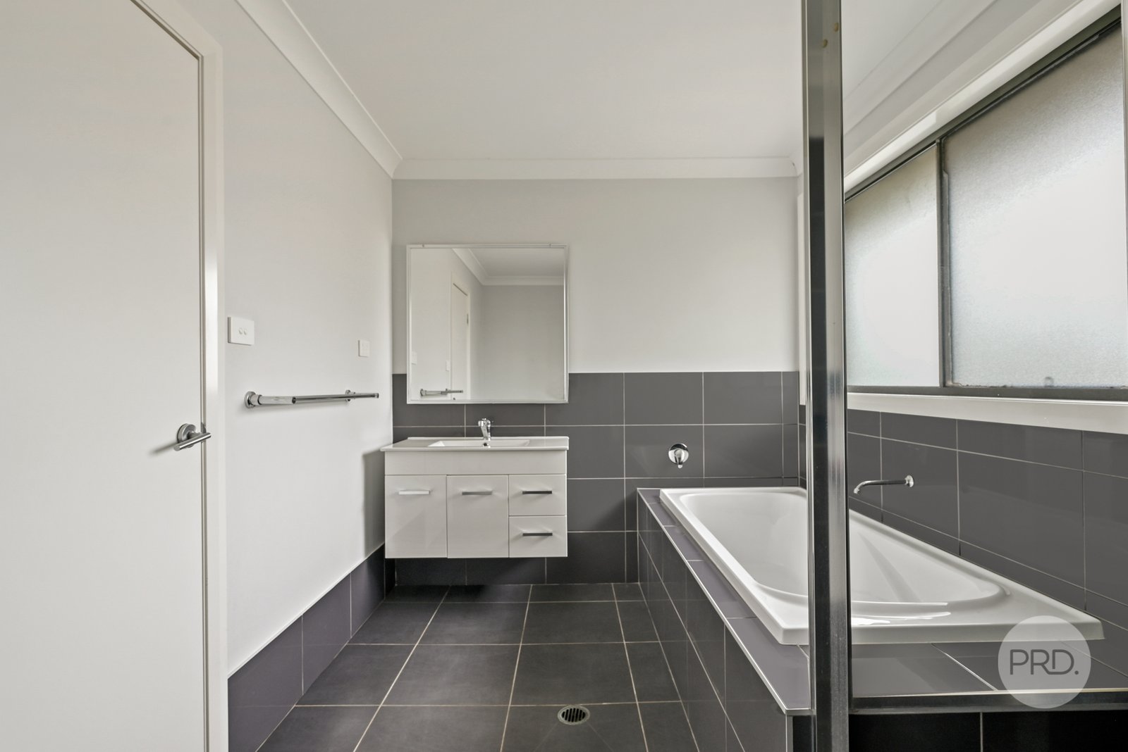 2/166 Jamison Road SOUTH PENRITH 11