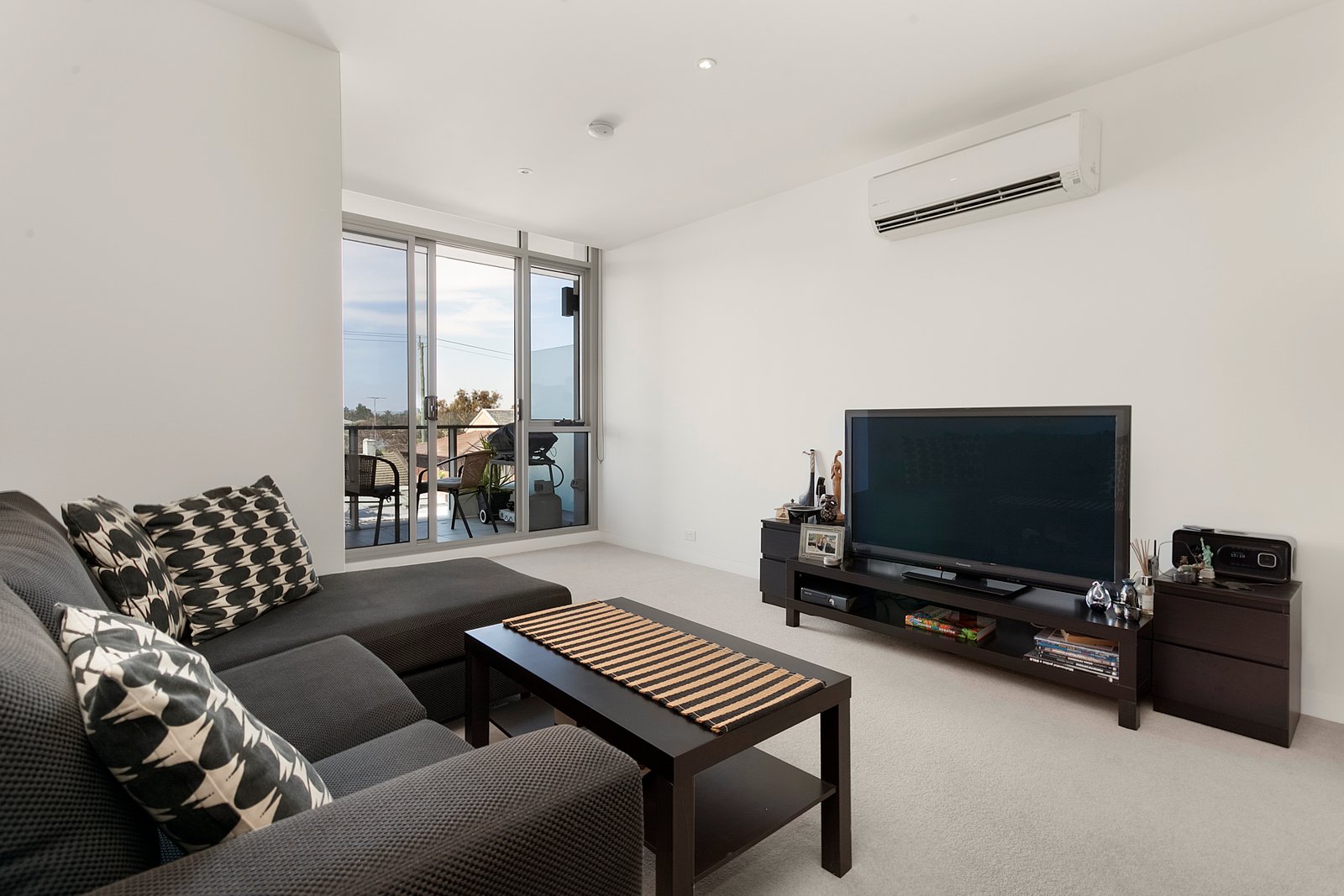 Gallery: 216/99-101 Dow Street