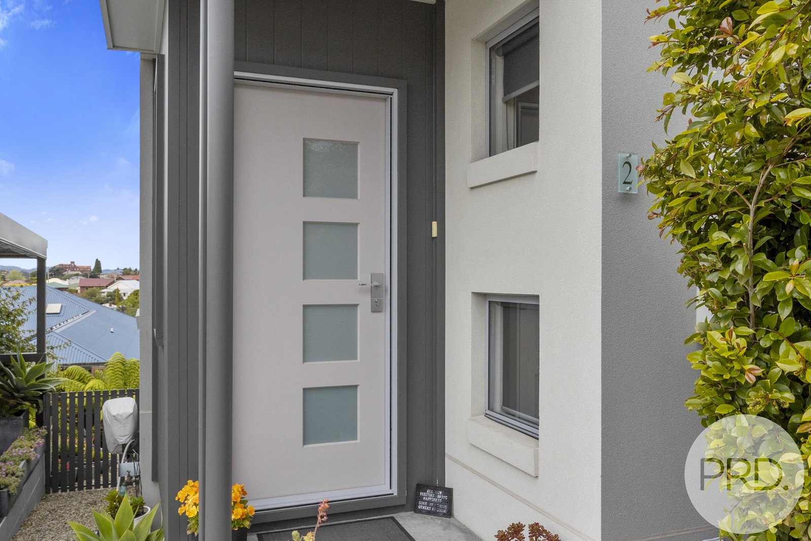 2/16A Suncrest Avenue LENAH VALLEY 2