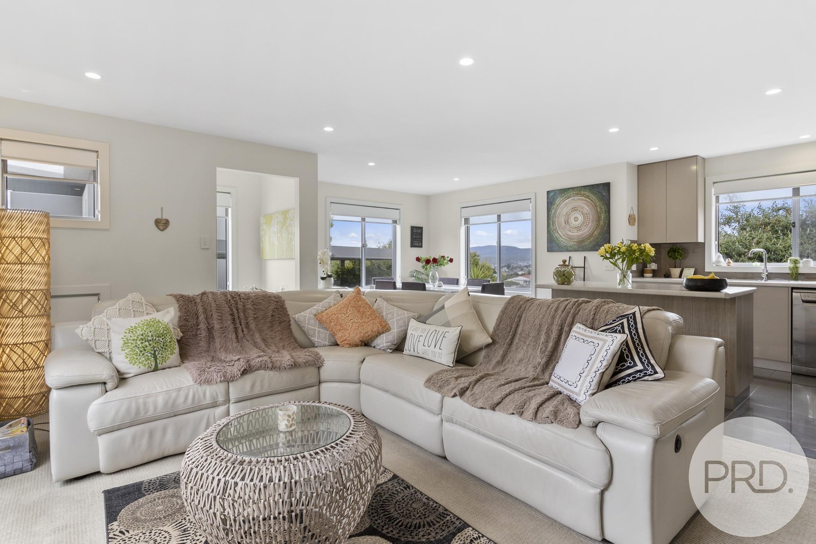 2/16A Suncrest Avenue LENAH VALLEY 4