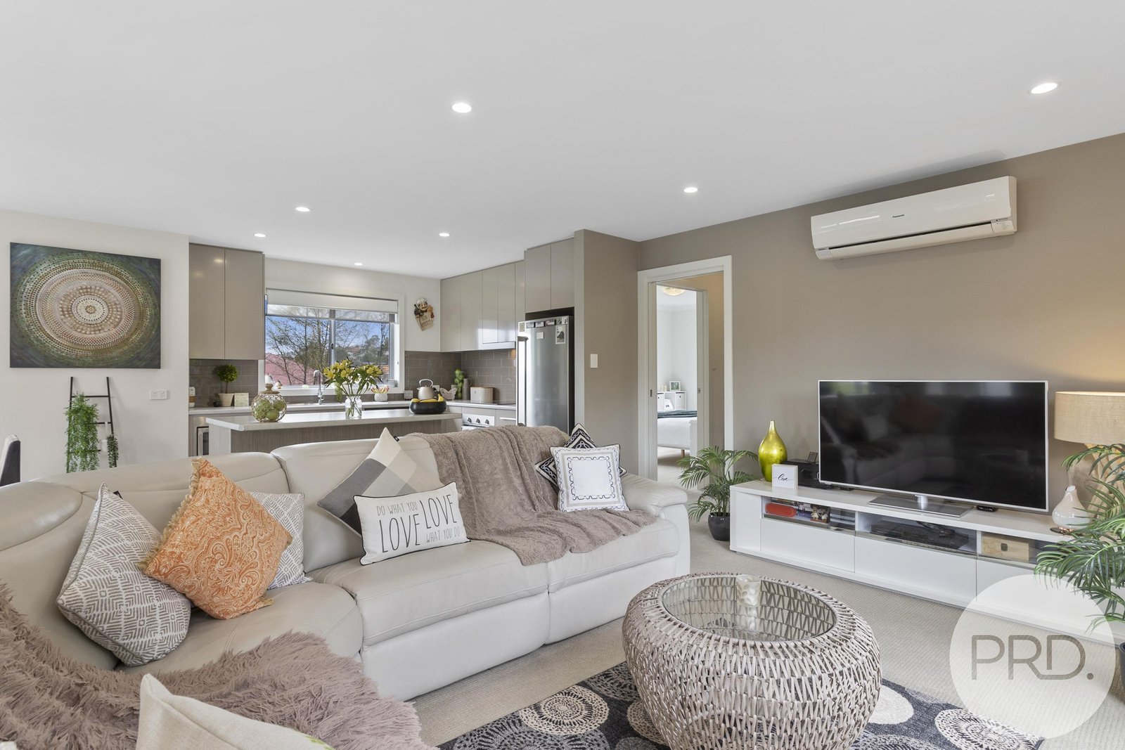 2/16A Suncrest Avenue LENAH VALLEY 5