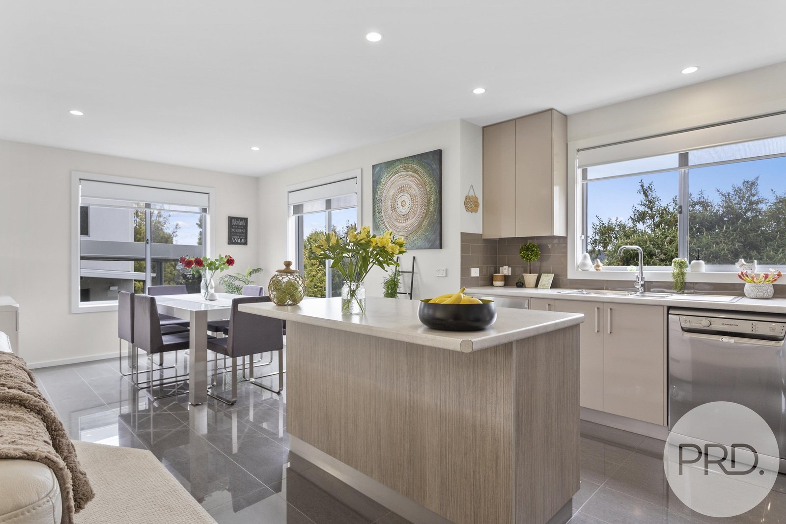 2/16A Suncrest Avenue LENAH VALLEY 13