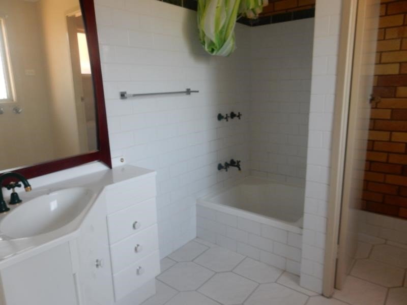 2/17 Burilla Street TAMWORTH 4