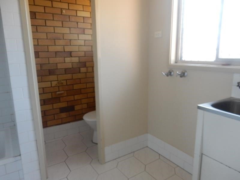 2/17 Burilla Street TAMWORTH 6