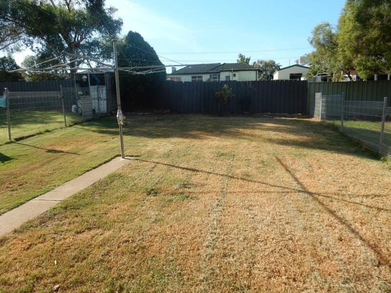 2/17 Burilla Street TAMWORTH 9