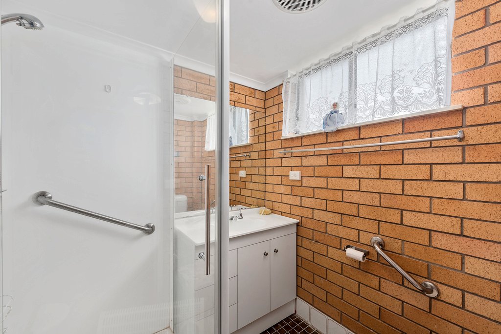 2/17 Corambara Crescent TOORMINA 6