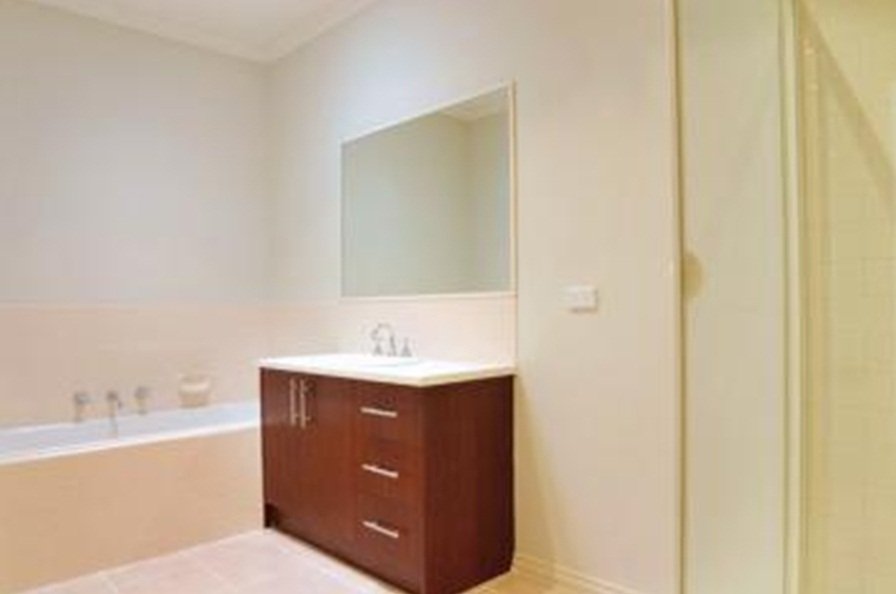 Gallery: 2/17 Eleebana Avenue