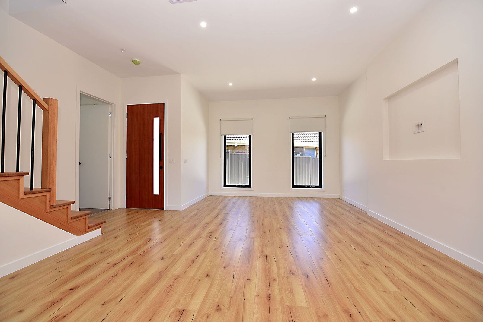 Gallery: 2/17 Ellt Crescent