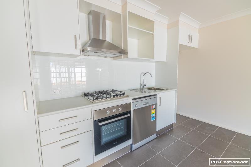 2/17 Galah Drive TAMWORTH 3