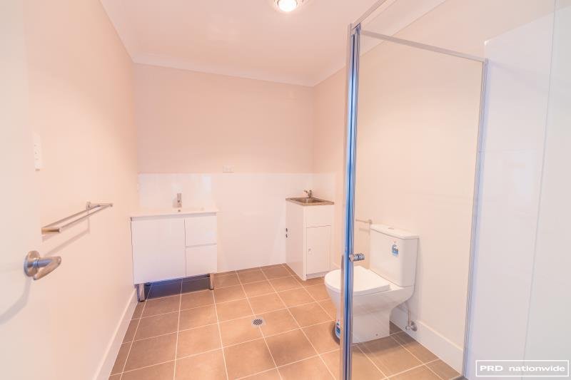 2/17 Galah Drive TAMWORTH 5